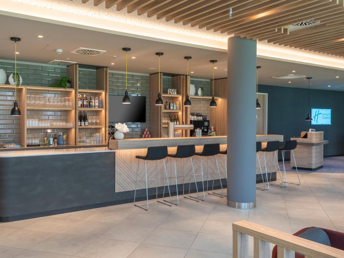 Express - Hauptbahnhof, An Ihg 3*