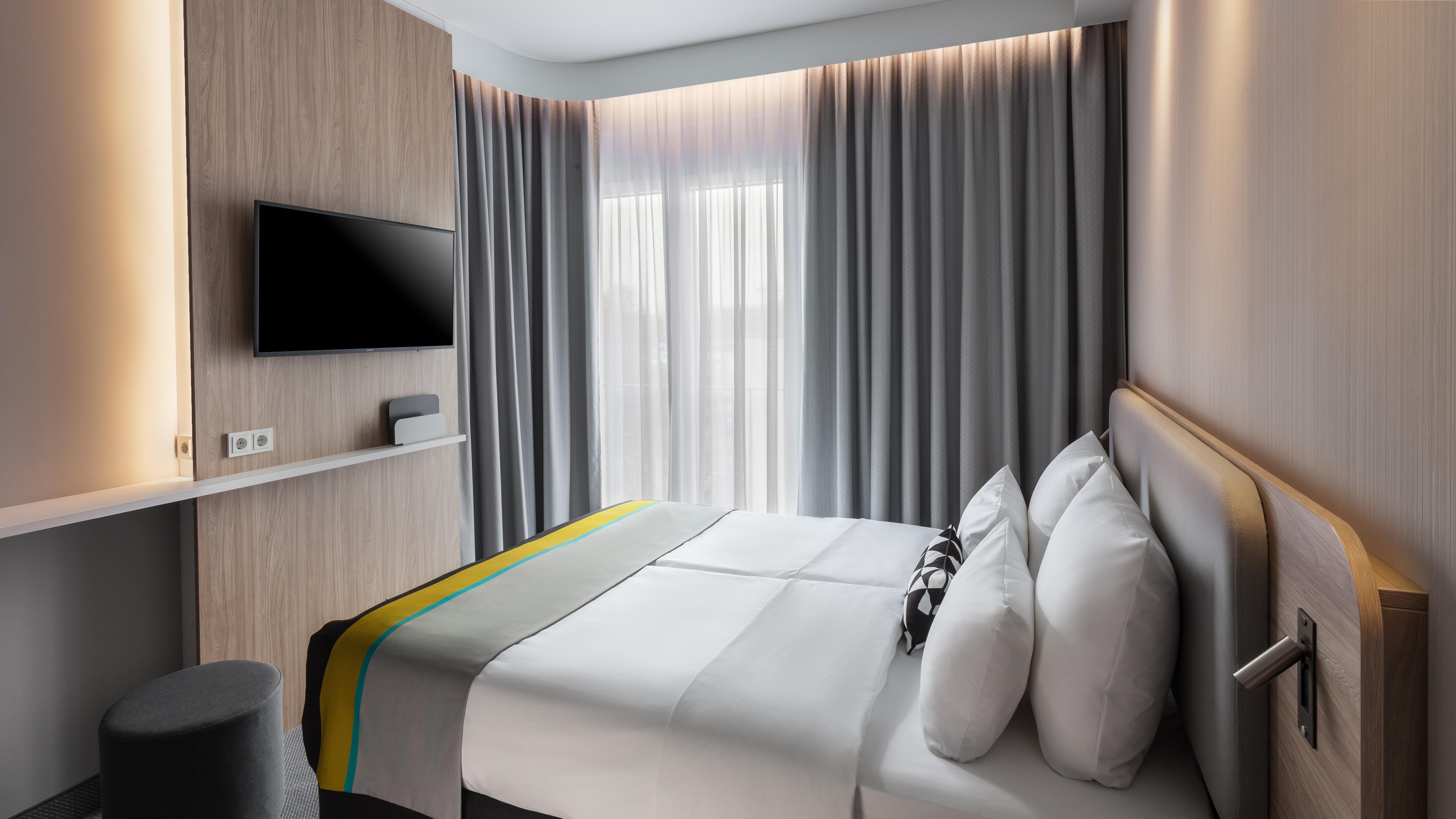 Express - Hauptbahnhof, An Ihg 3*